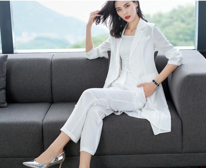 Chanel香奈兒 法國專櫃同步新款 2019新款 經典翻領拼接 淨色飄逸 收腰西服套裝 洋氣時尚  xly1094